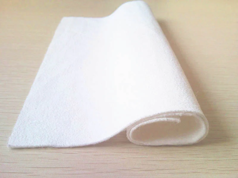Vải lọc PE là gì? Đặc tính, ưu điểm và ứng dụng trong công nghiệp 2 vai loc pe 3